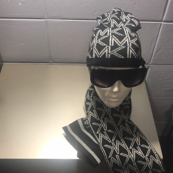 Signature MK Scarf & Beanie Set, Black/Grey, Fall. - Picture 5 of 6